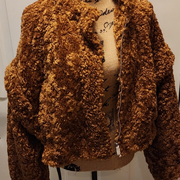 BooHoo Faux Fur Cropped jacket - Picture 2 of 16